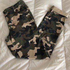 GAP girlfriend chino green/camouflage khakis - 26